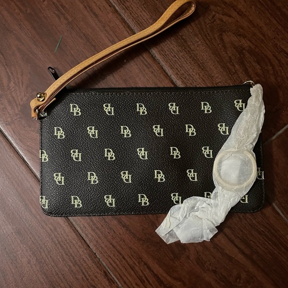 New Nwot Dooney & Bourke Logo Slim Wristlet Pouch Wallet Bag - Picture 2 of 5